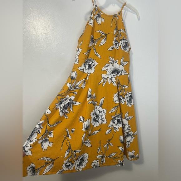 Halter Floral Dress - Picture 3 of 5